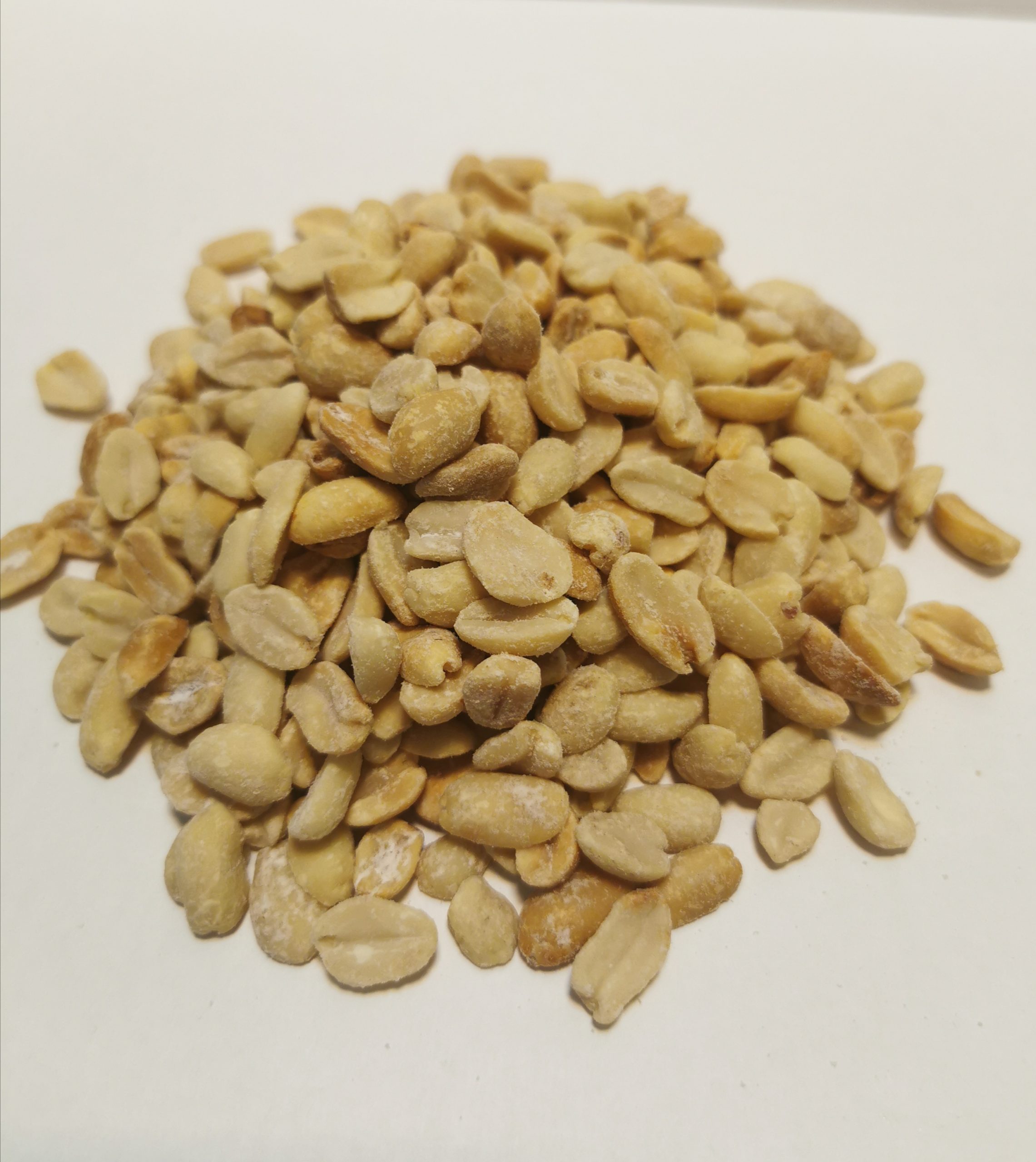 Kepinti ir sūdyti žemės riešutai be luobelės